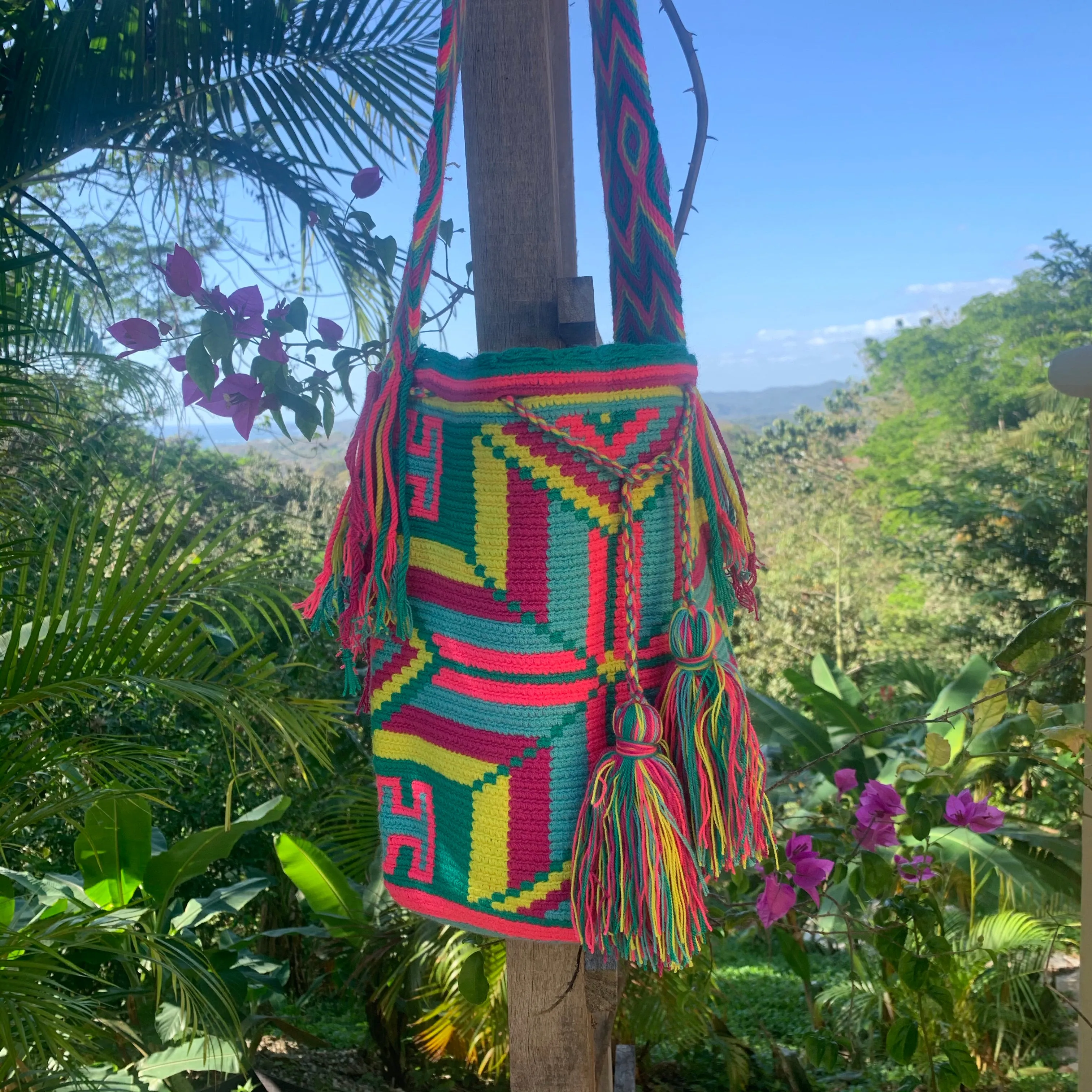 Geometric Neon Flower Mochila