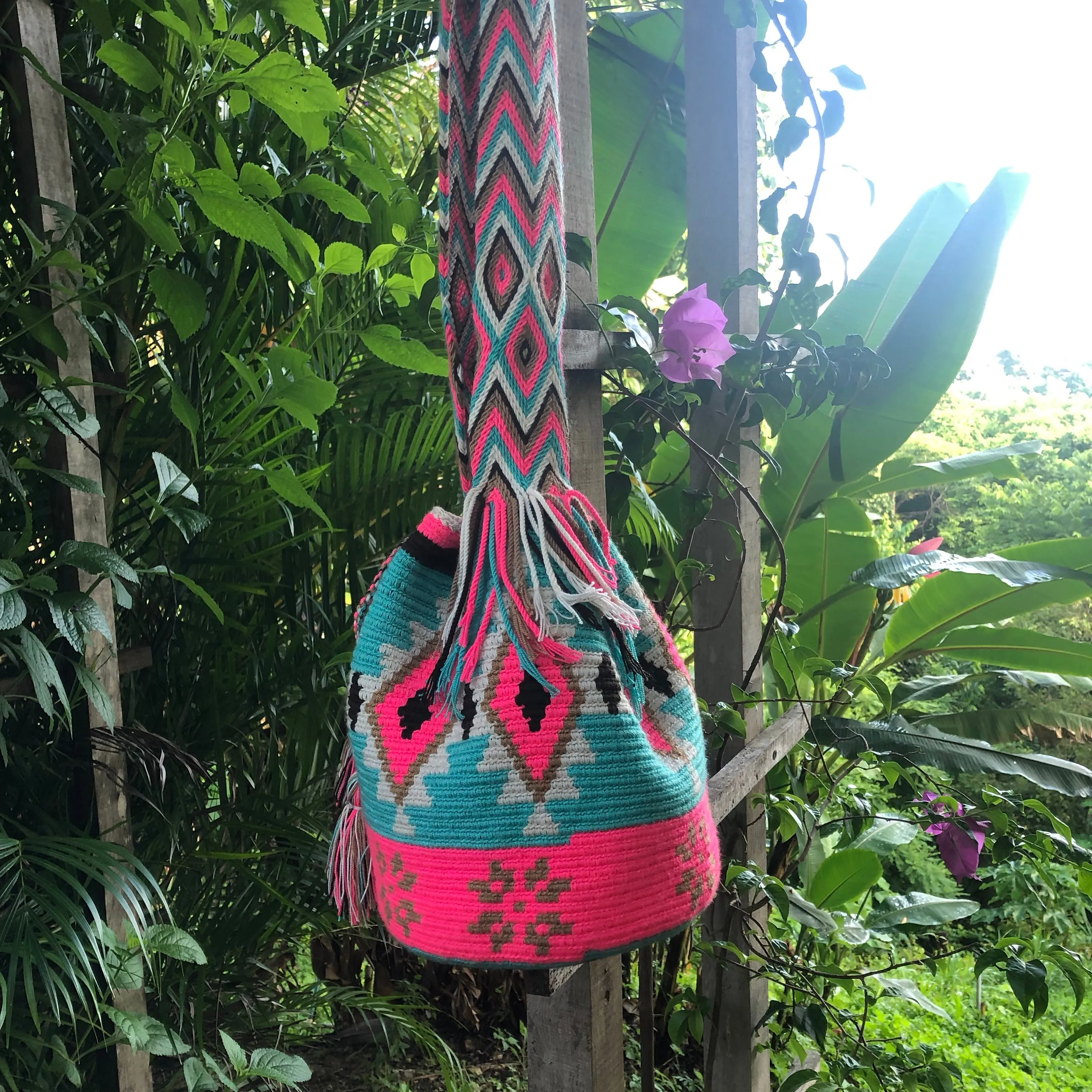 Hot Pink & Turquoise Diamond Design Mochila