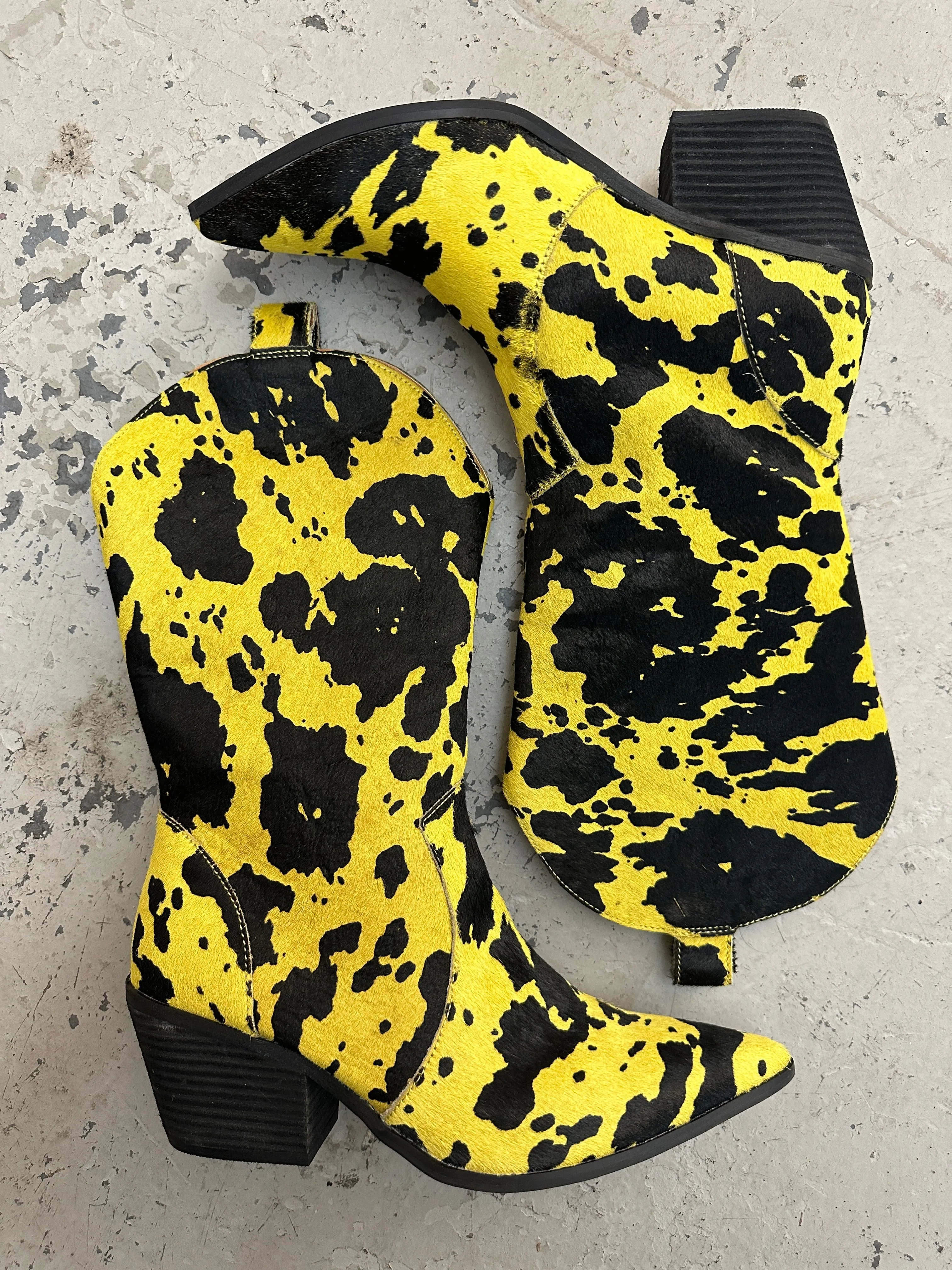 Live A Little Hot Lemon Yellow & Black Cow Puncher Print Hair On Hide Boots (DS) DP